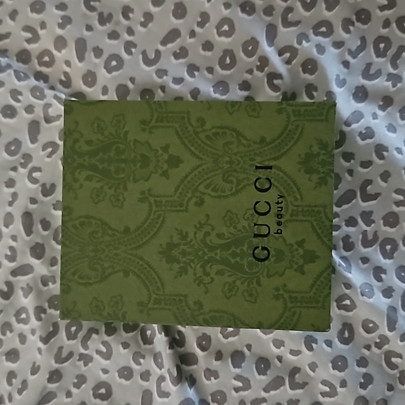 NIB Gucci Pink Wooden Comb w/pouch and box. - Picture 3 of 4